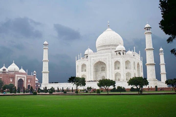 2-Day Private Taj Mahal Sunrise Tour from Mumbai: Flights, Sunrise & Mehtab Bagh photo 5