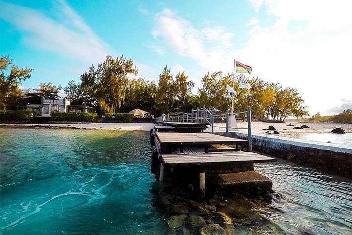 Ile aux 2 Cocos Full-Day: Snorkel Blue Bay, BBQ & Private Island Villa photo 2