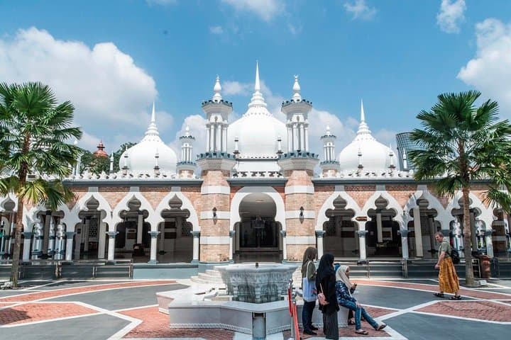 Kuala Lumpur Bird Park & City Landmarks — Private Tour with Admission photo 4