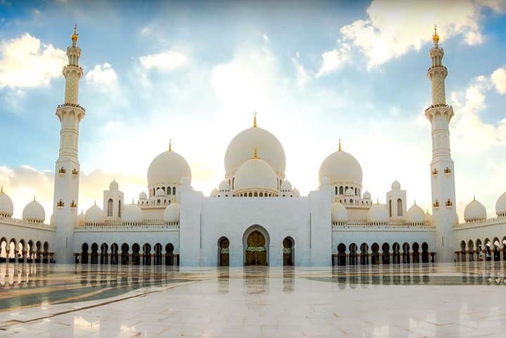 Abu Dhabi Day Tour: Sheikh Zayed Mosque, Corniche & Dates Market