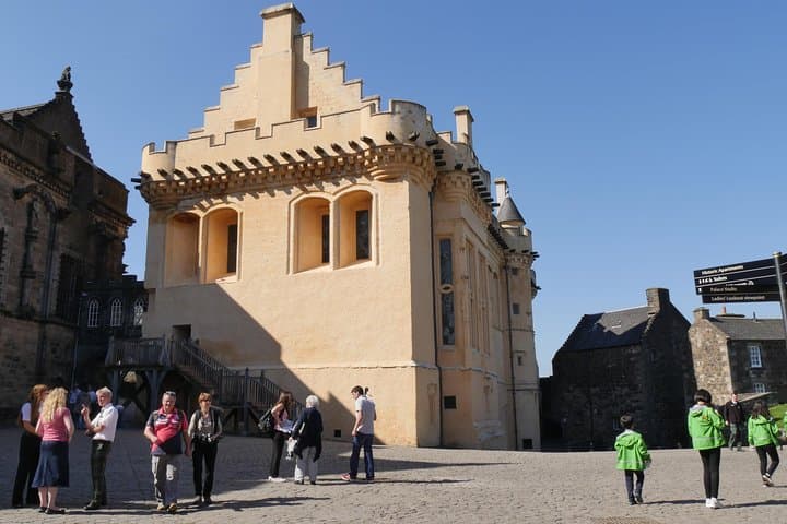 Private Four-Castles Tour from Edinburgh: Stirling, Doune, Drummond & Blackness photo 4
