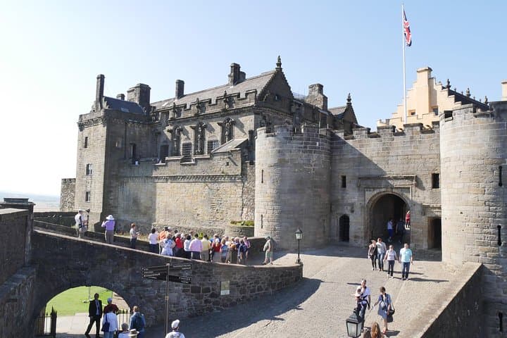 Private Four-Castles Tour from Edinburgh: Stirling, Doune, Drummond & Blackness photo 5