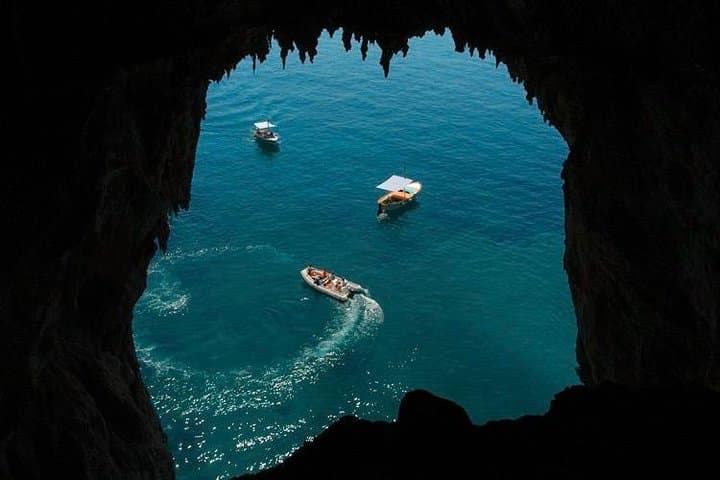 Capri by Boat: 1-Hour Coastal Discovery from Marina Grande
