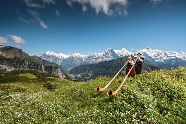 Full-Day Paragliding Experience from Geneva to Interlaken: Fly over the Jungfrau Region photo 2