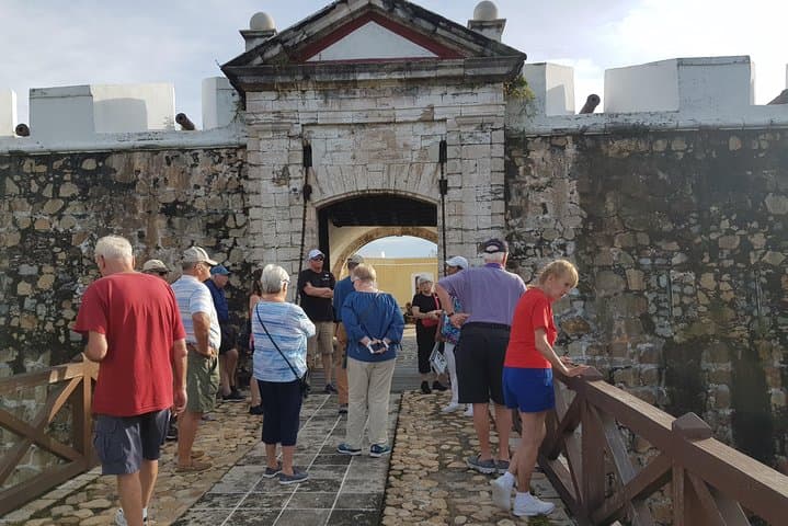 Acapulco Fort San Diego Historical Immersion Tour with Cliff Divers and Lunch photo 5