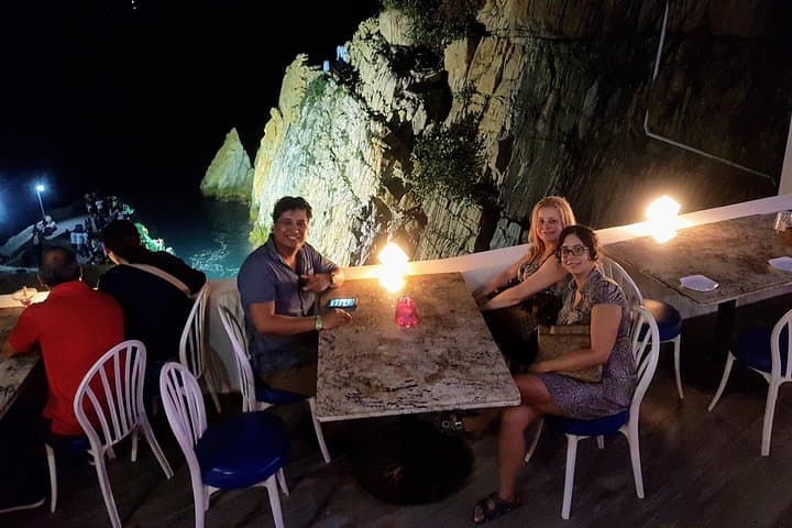 Acapulco Sunset at La Quebrada: High Cliff Divers & Drinks at La Perla photo 5