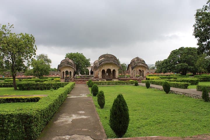 Aurangabad Day Tour: Daulatabad Fort, Khultabad & Authentic Home‑Stay Thali