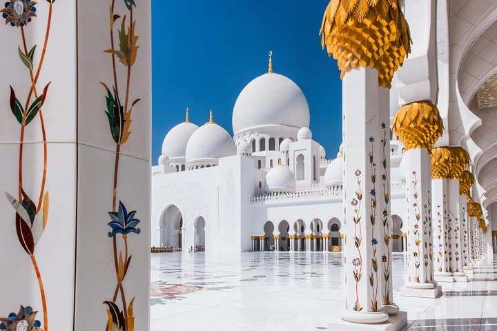 Abu Dhabi Full-Day City Tour and Desert Safari from Dubai