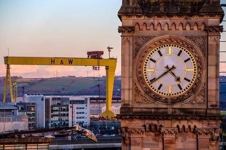 Private Belfast City Tour: Murals, Peace Walls & Titanic Quarter