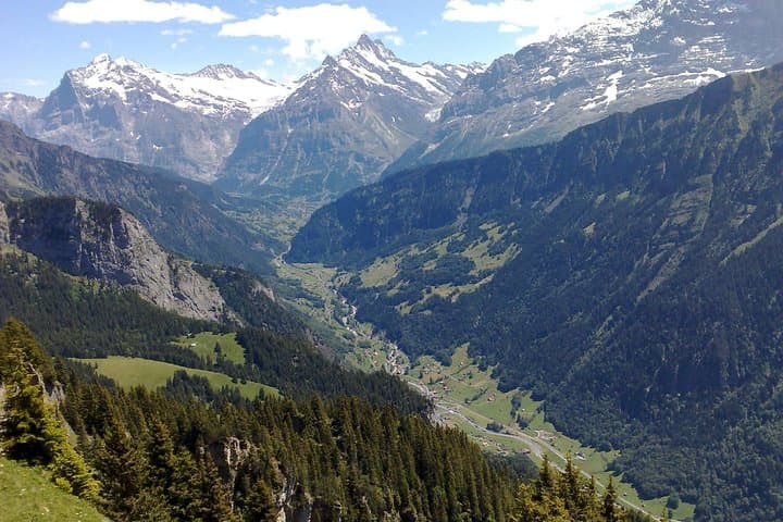 Interlaken Day Trip from Lausanne: Bus Tour to the Jungfrau Region