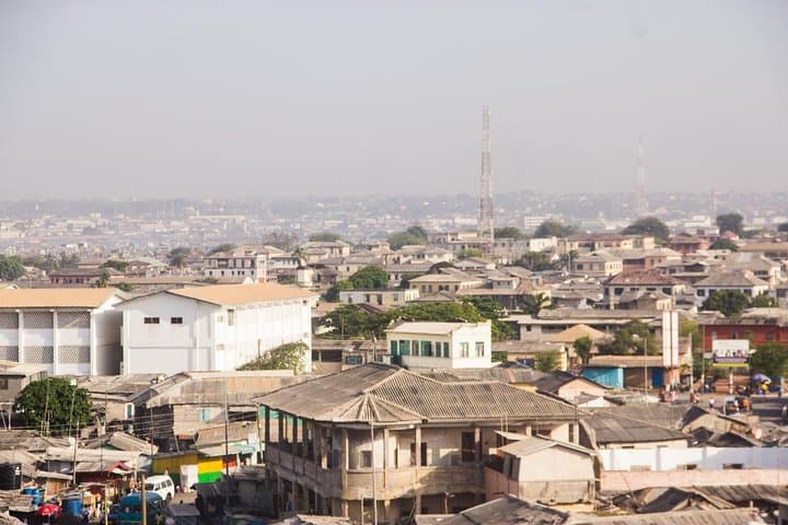 Accra Half‑Day City Sightseeing: James Town, Markets & Independence Landmarks photo 5