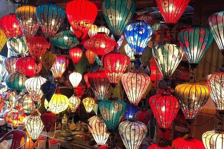 Hoi An Evening Walking Tour: Lanterns, Night Market & Sampan Ride (Private)