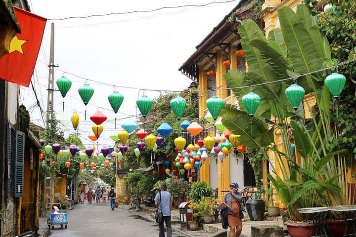 Hoi An Evening Walking Tour: Lanterns, Night Market & Sampan Ride (Private) photo 3