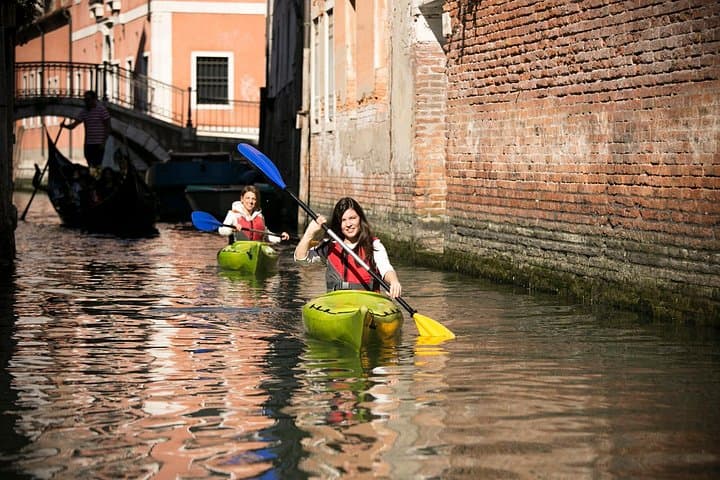 Real Venetian Kayak: 100‑Minute Guided Kayak Tour Through Venice Canals photo 4