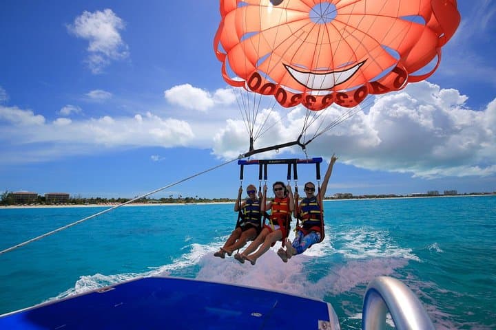 Soar Above Boracay: 15-Minute Parasailing Over White Beach photo 2