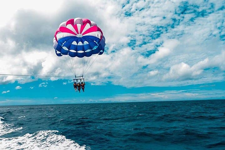 Soar Above Boracay: 15-Minute Parasailing Over White Beach photo 4