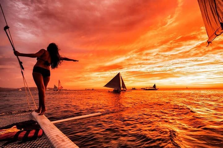 Sunset Paraw Sailing Around Boracay: 30-Minute Traditional Outrigger Cruise photo 4