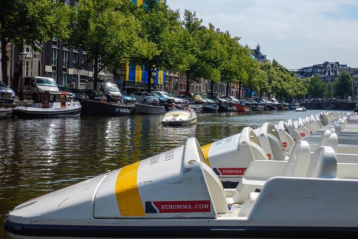 Amsterdam Canal Pedal Boat Rental: Independent 1-Hour Cruise photo 2