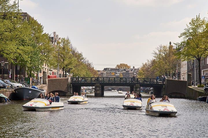 Amsterdam Canal Pedal Boat Rental: Independent 1-Hour Cruise photo 3