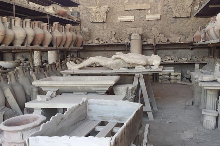 Private Kid-Friendly Pompeii Tour with Hotel Pickup — Family Archaeological Visit photo 4