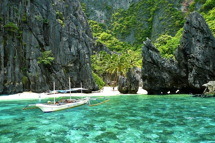 El Nido Island Hopping Tour C — Secret Beach, Hidden Beach & Helicopter Island photo 3