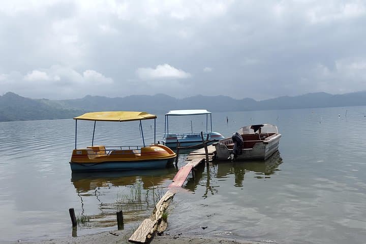 Volta Lake Cruise & Akosombo Dam Tour — Full-Day Scenic Lake Volta Experience photo 4