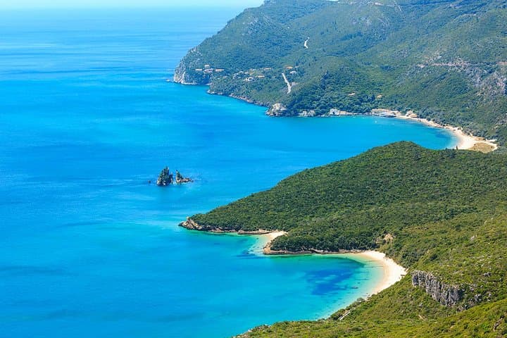 Arrábida Sightseeing: Private Day Tour to Azeitão, Bacalhoa & Setúbal