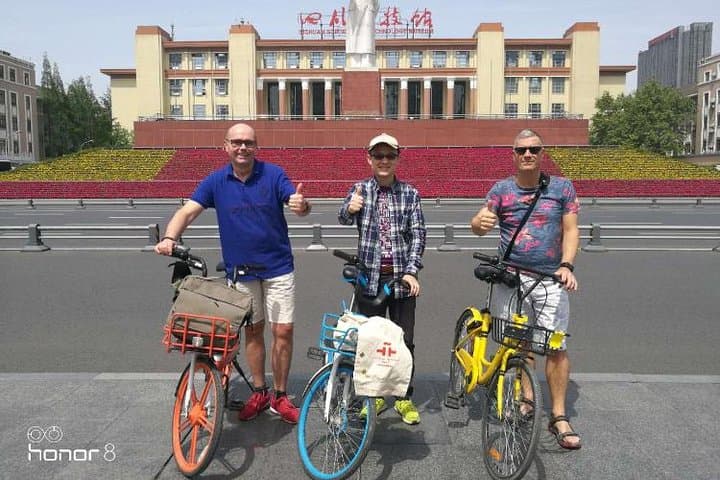 Chengdu Half-Day Bike Tour — Wenshu Temple, People’s Park & Kuan-Zhai Lanes by Bike