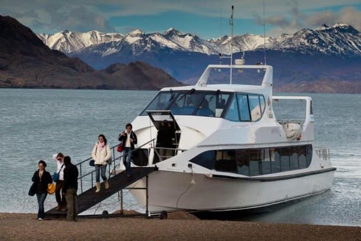 Full-Day El Calafate to El Chaltén: Hikes, Laguna Capri & Glacier Views photo 2