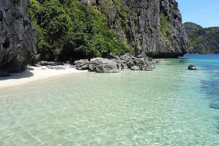 El Nido Tour D Island Hopping — Paradise Beach & Ipil Beach Day Cruise photo 3