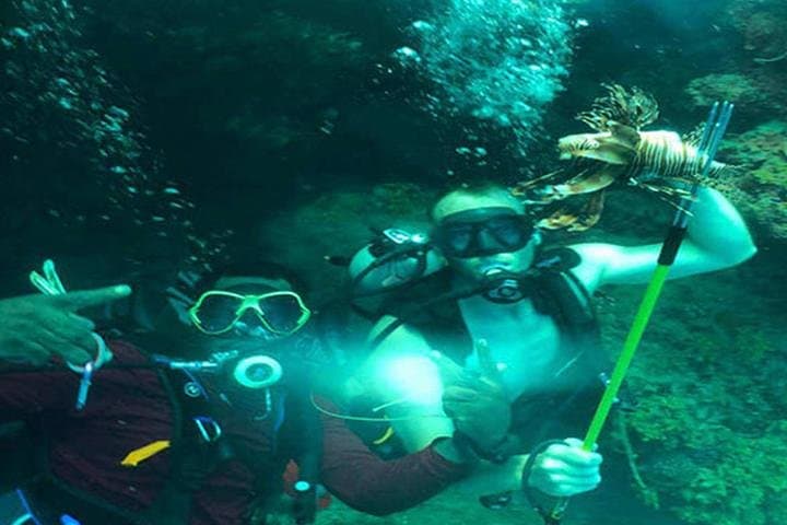 Roatan Sustainable Lionfish Spearfishing Dive — Catch, Learn, and Eat photo 5