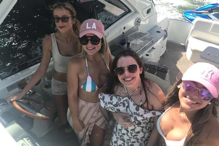 Haulover Sandbar Yacht Charter: 4-Hour Miami Party & Sunset Cruise photo 2