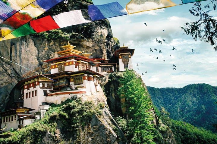 Taktsang (Tiger's Nest) 3-Day Paro Tour — Hike, History & Practical Guide