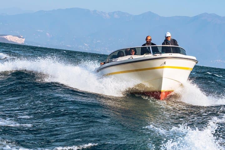 Sirmione Peninsula Mini Cruise — 25-Minute Lake Garda Boat Tour photo 2
