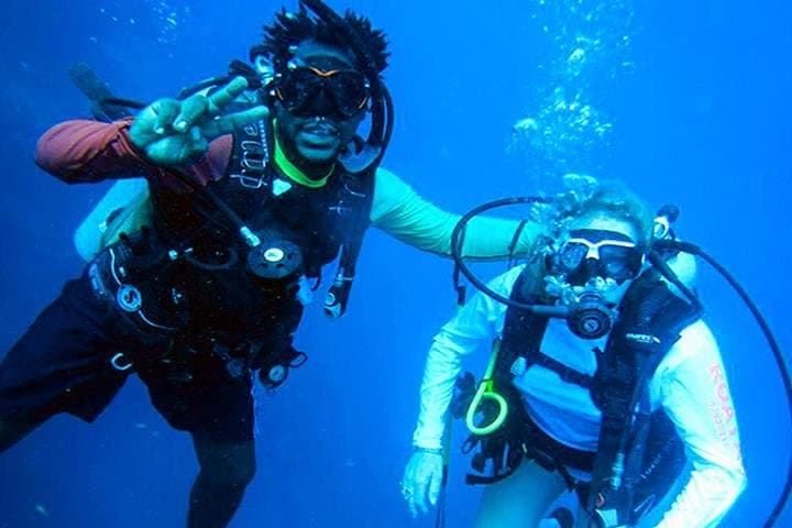 Private Dive Master 1-Tank SCUBA in Roatán — Guided Reef Dive with Transport