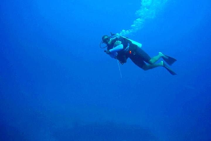 Roatán Reactive Refresher Dive Course — Rebuild Skills on the Mesoamerican Reef photo 3