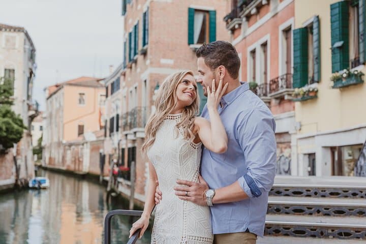 Venice Private Photo Shoot with Gondola Ride — 2‑Hour Photographer Tour photo 3
