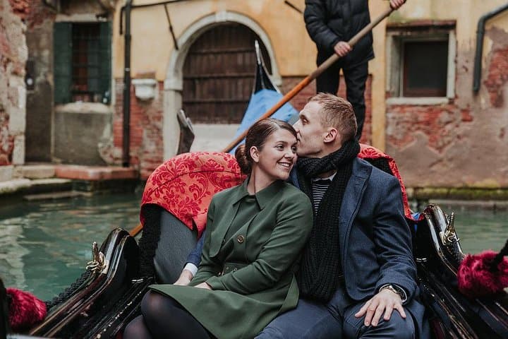 Venice Private Photo Shoot with Gondola Ride — 2‑Hour Photographer Tour photo 4