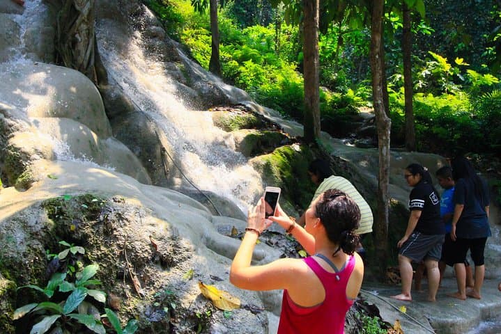 Climb Bua Tong Sticky Waterfall: A Unique Limestone Adventure Near Chiang Mai photo 4