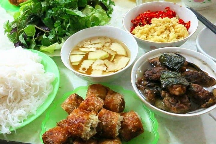 Hanoi Private Street Food Tour: Old Quarter Walking & Tastings photo 4