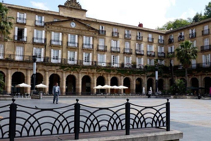 Private 4-Hour Bilbao Walking Tour: Old Town, Guggenheim & Local Markets photo 2