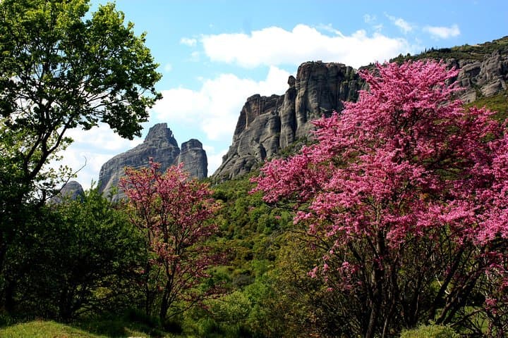 Easy Family-Friendly Hike Through Meteora's Ancient Paths photo 3