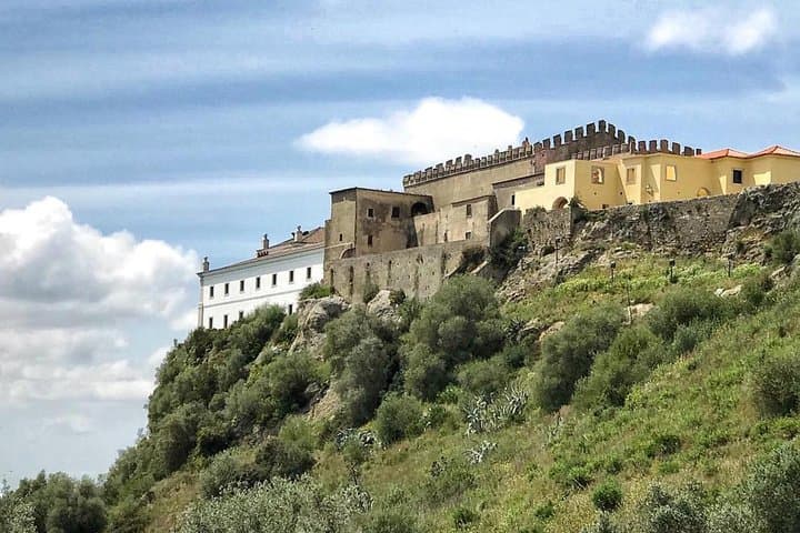 Three Castles of Arrábida: Setúbal, Palmela & Sesimbra Private Day Tour