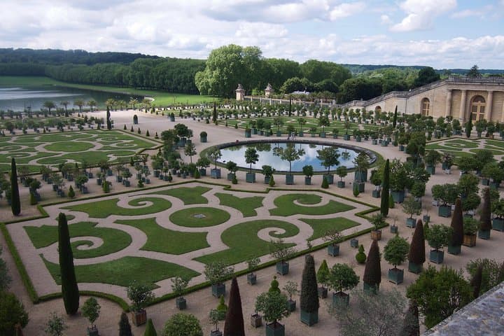 Skip-the-Line Versailles Palace & Gardens Tour by Train from Paris photo 2