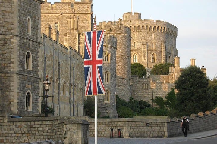 Windsor Castle Transfer to Southampton: London to Cruise Terminal with Castle Visit photo 4