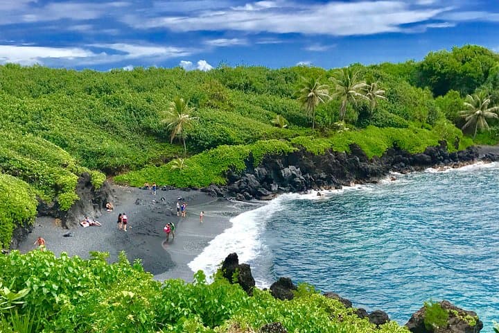Private Hana Beaches Tour: Waianapanapa Black Sand, Hamoa & Hookipa photo 2