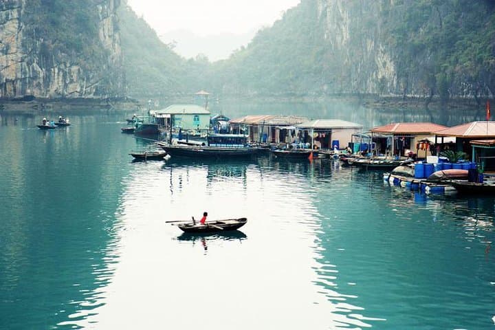 Halong Bay Full-Day Cruise: Kayak, Cave & Swim on a 5.5-Hour Boat Excursion photo 4