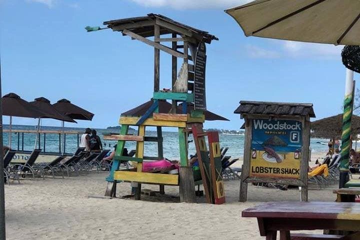 Explore Negril: From Seven Mile Beach to Cliff Diving Adventures