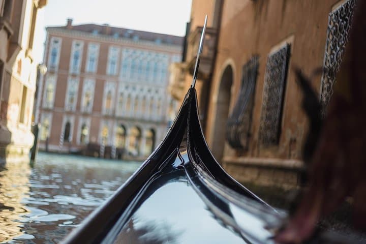 Grand Canal Gondola Ride: Live Commentary & Venetian Stories on the Water photo 5
