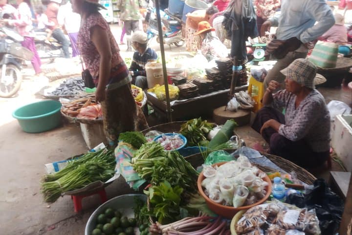 Cambodian Art & Apsara Dance in Siem Reap — Artisans, Silk Farm & Angkor Option photo 3